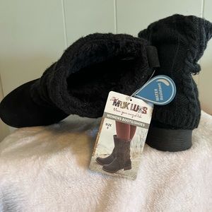 New with tags Muk Luk black booties
